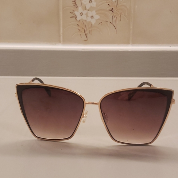 Gold-frame square cat-eye sunglasses - Picture 2 of 3